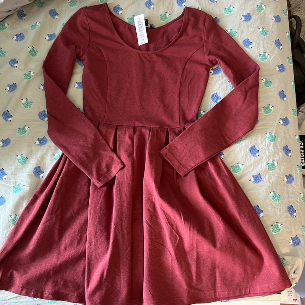 NWT Aritzia Talula lambeth dress code in heather mars red - size XS